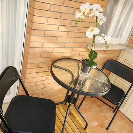 Elodie Deluxe -15 Min Colosseum Metro - Center -parking-balcony דירה